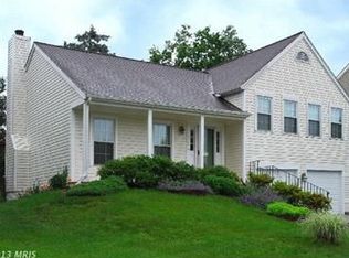 13716 Southernwood Ct, Chantilly, VA 20151