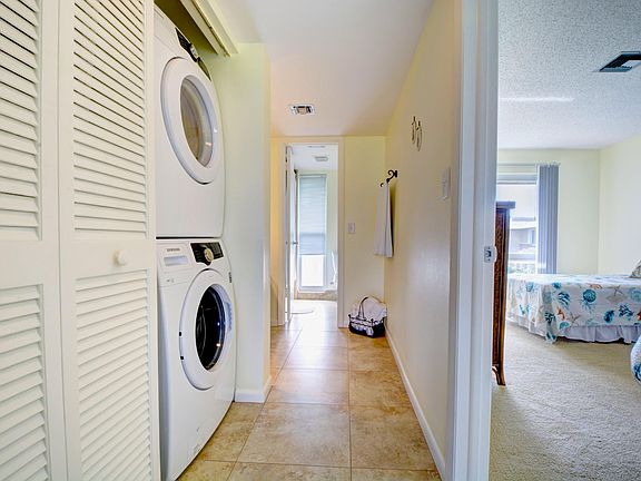 3rd image of 336 Palm Dr