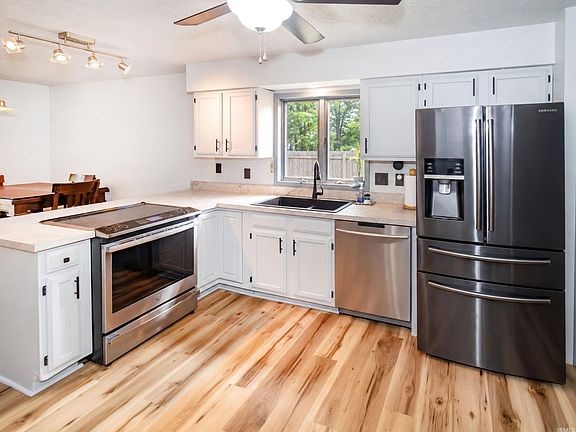 5th image of 5622 Maple Ln