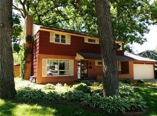 913 S 11th Ave W, Newton, IA 50208