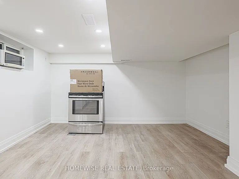 81 Shields Ave #LOWER — Photo 11