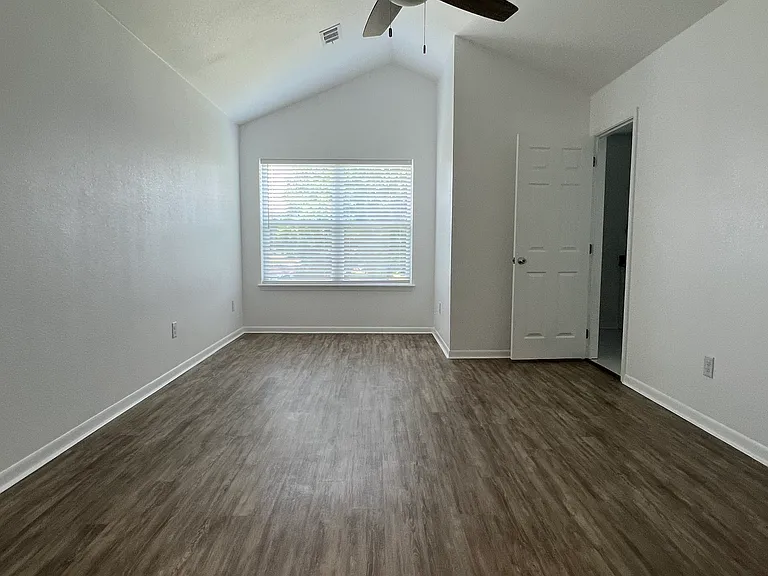 1014 E Fannin St — Photo 7