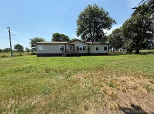 8352 Chestnut Rd, Henryetta, OK 74437