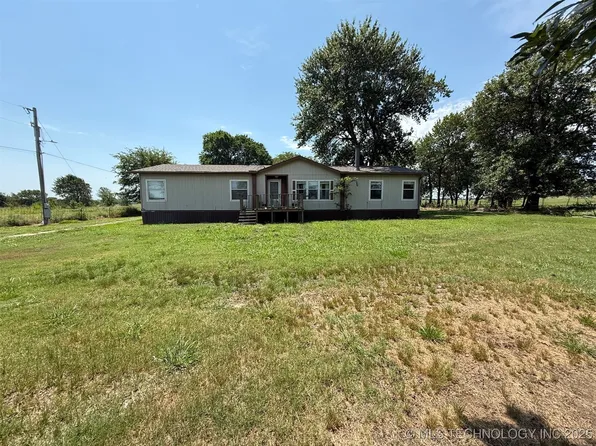 8352 Chestnut Rd, Henryetta, OK 74437