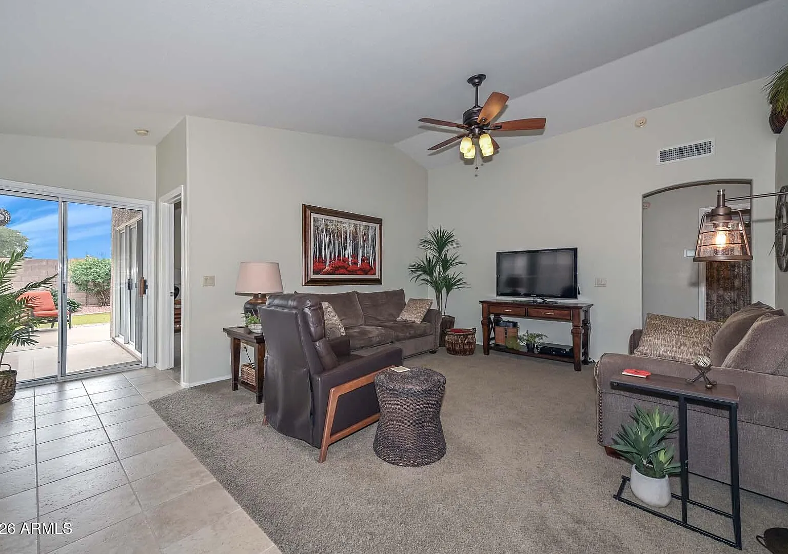 3 bed, 2.0 bath, 1299 sqft, $2,500 — Photo 4