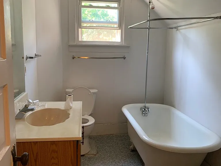 918 Danby Rd — Photo 16