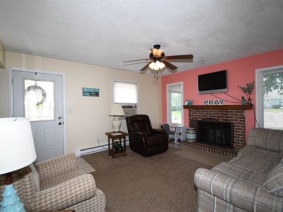 3rd image of 18 Topaz Dr