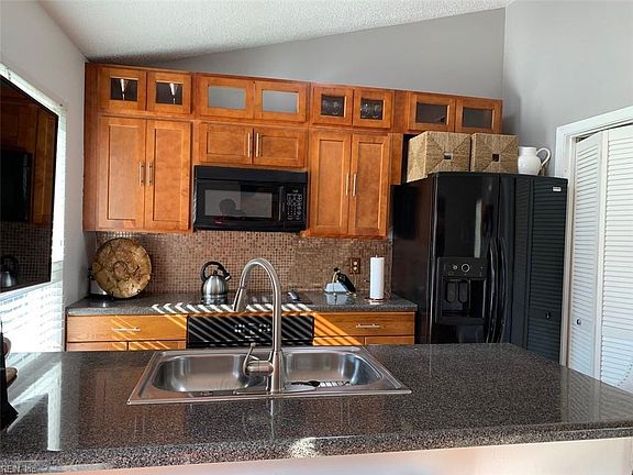 3rd image of 3818 Stateflower Ct