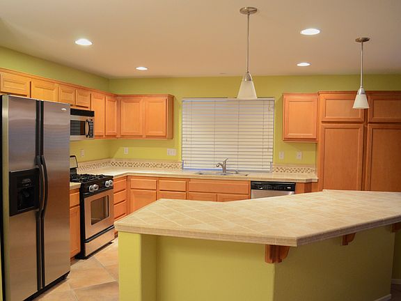 3rd image of 205 Canyon Creek Way