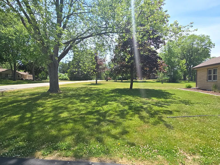 2315 S Lombardy Ln — Photo 4