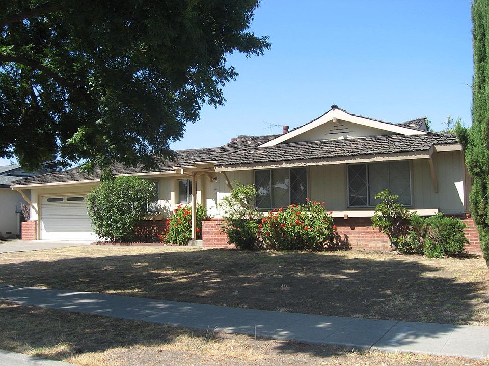 1st image of 1323 Daphne Dr