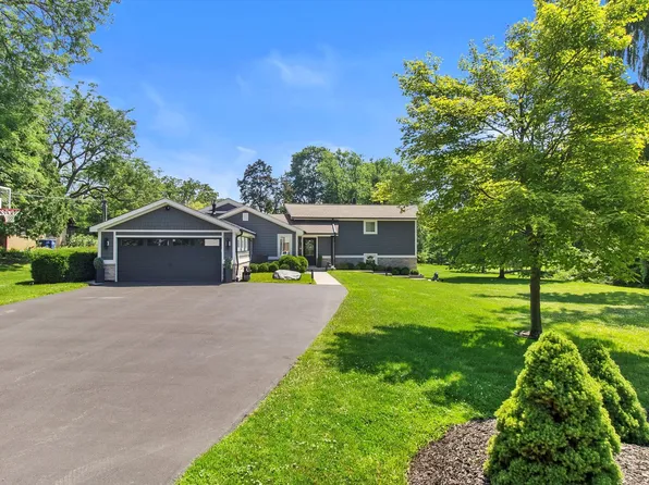 919 Fuller Rd, Gurnee, IL 60031