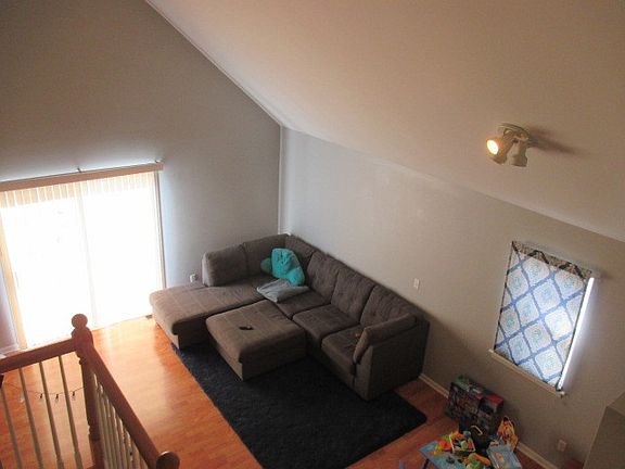 3rd image of 1474 Moluf St