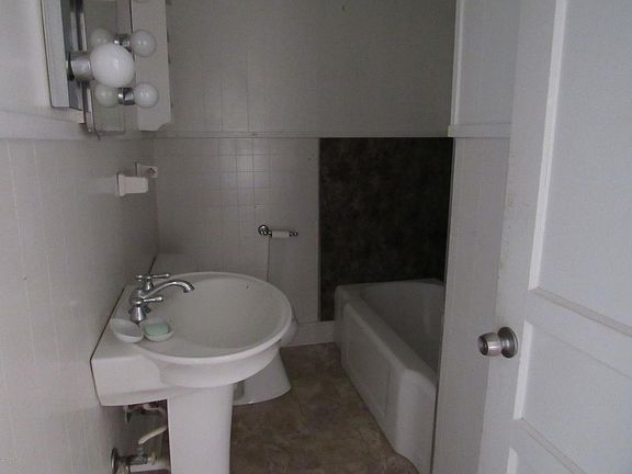5th image of 410 5th St