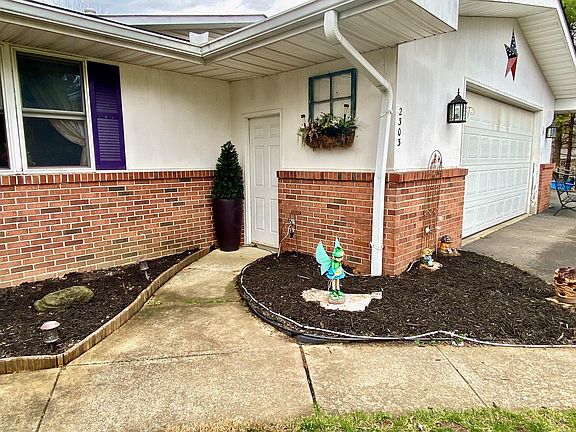 3rd image of 2303 Lucille Dr NE