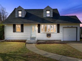 2260 Oxford St, East Meadow, NY 11554