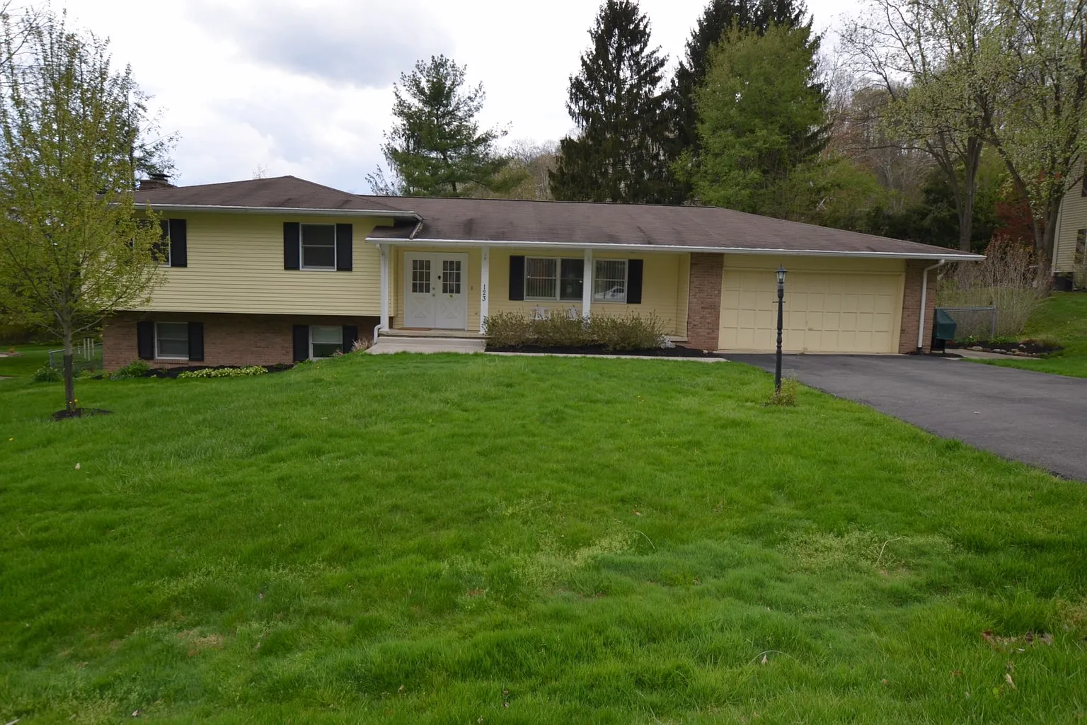 123 Wildwood Dr photo 1