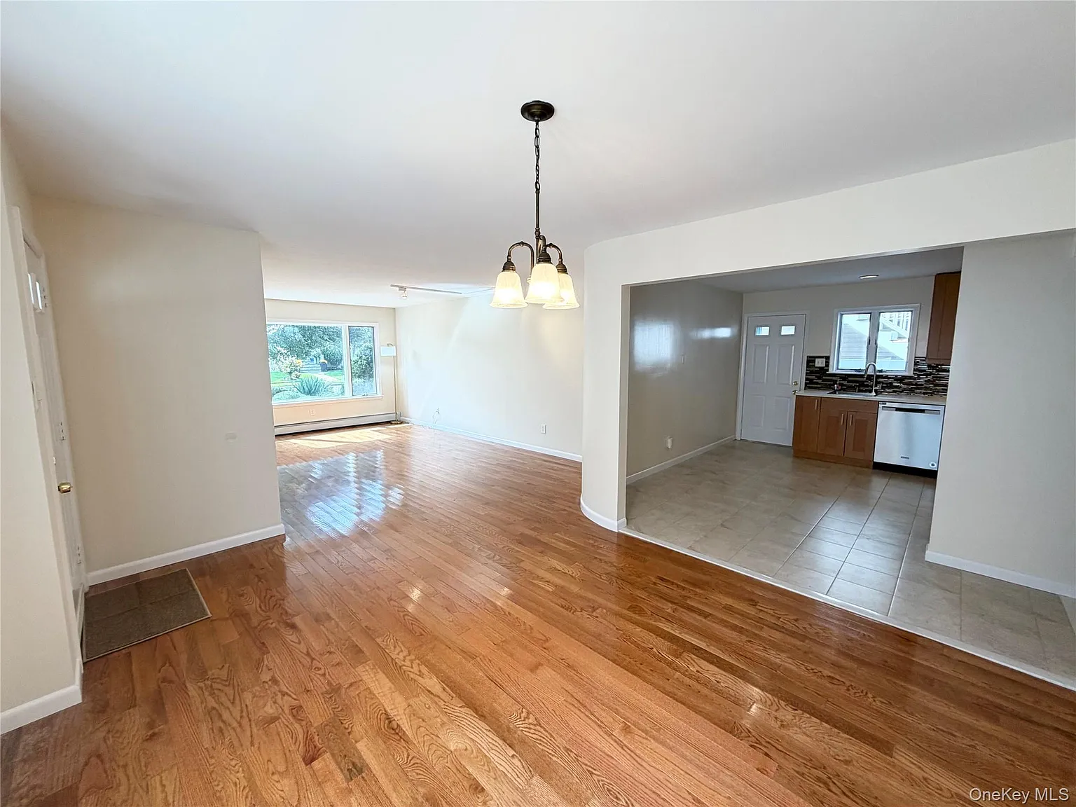 3 bed, 2.0 bath, 1650 sqft, $3,800 — Photo 3