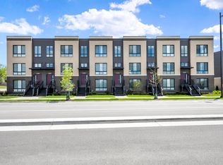 1272 Lakepointe Dr, Schaumburg, IL 60173