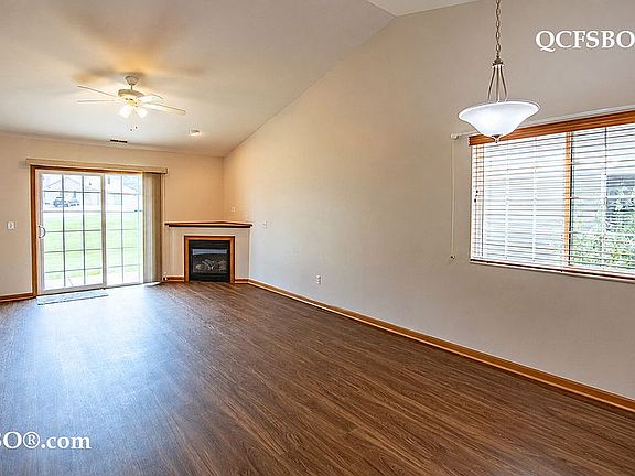 3rd image of 1699 E Lomar St