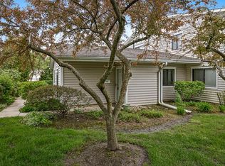 746 Whitesail Dr #746, Schaumburg, IL 60194