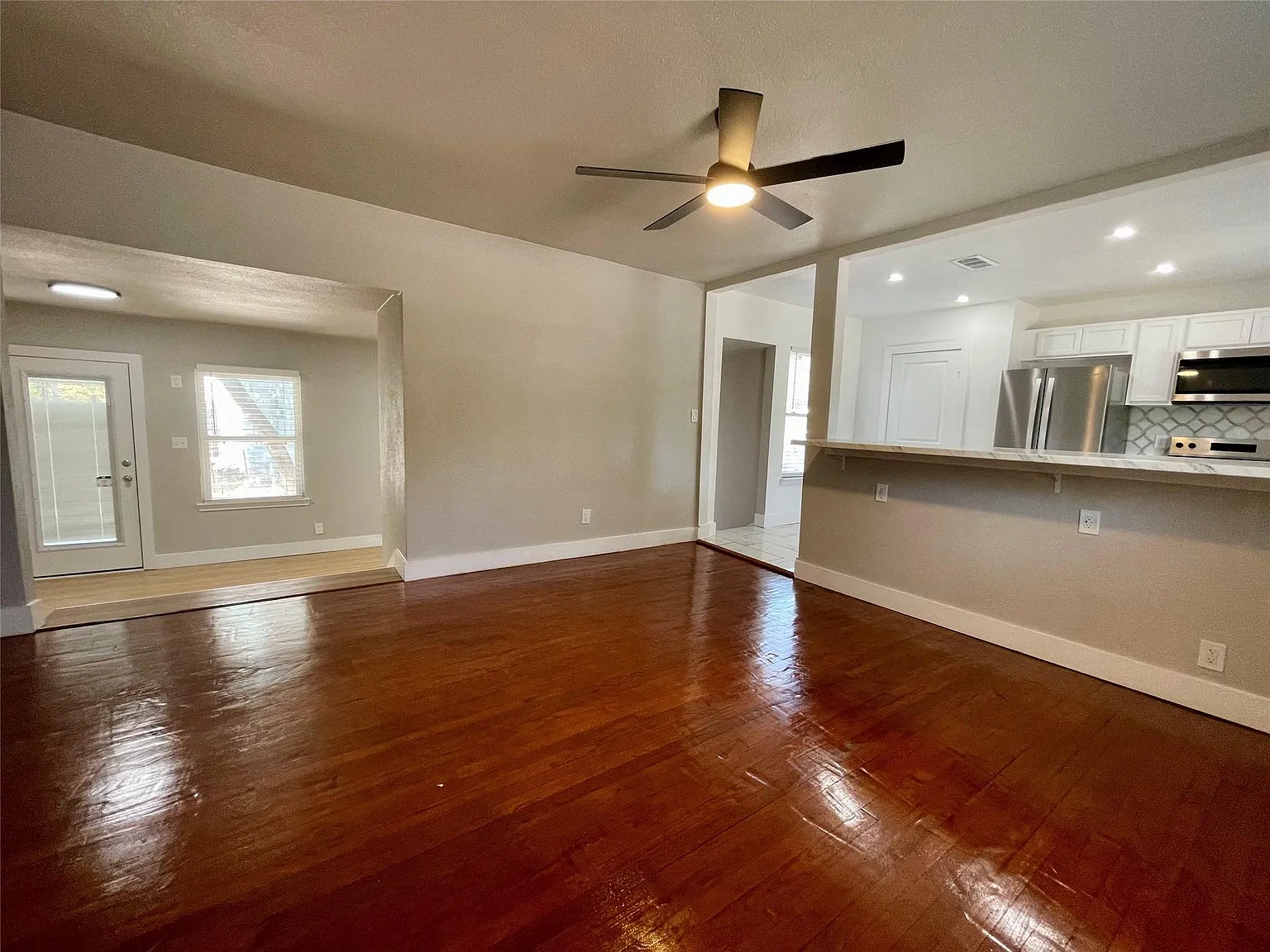 3 bed, 2.0 bath, 1705 sqft, $3,300 — Photo 3