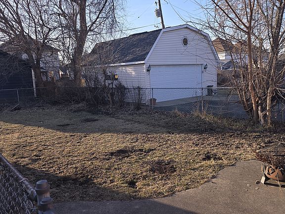 5th image of 8330 N New England Ave