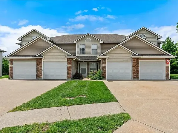 9001 SW Gala Dr, Blue Springs, MO 64064