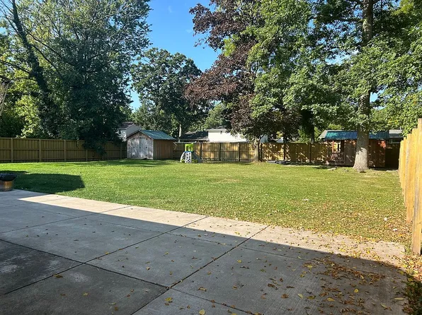 5146 Bronson Dr, Lewiston, NY 14092