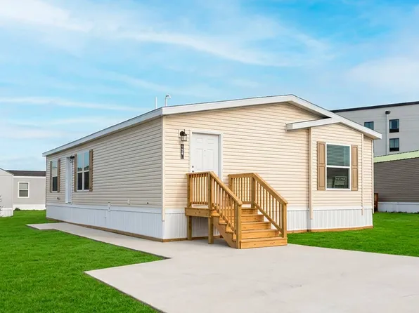 425 S Shoup St #26, Angola, IN 46703