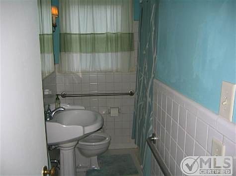 4th image of 2120 Jenette St #3