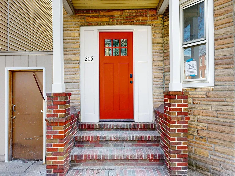 205 Chelsea St #3 — Photo 4