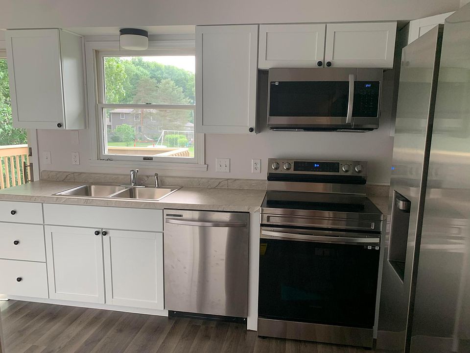 1st image of 909 Brookside Dr #909