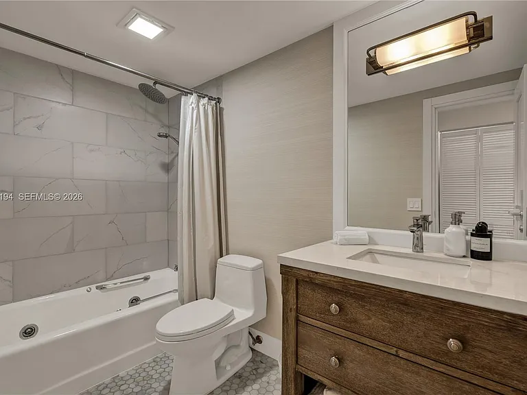 6011 N Bayshore Dr #10 — Photo 14