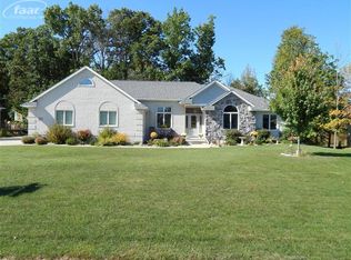 721 Fountain View Dr, Flushing, MI