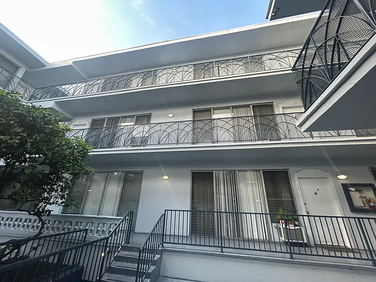 Chateau Gardens — Photo 10