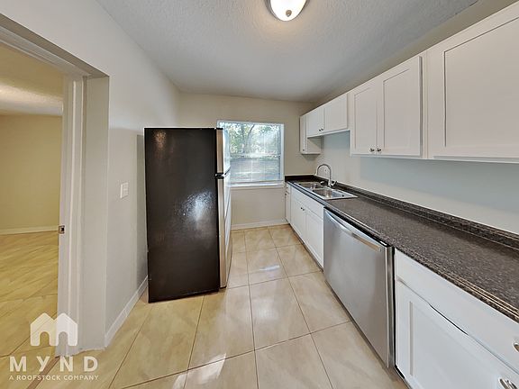 3rd image of 2033 Allandale Cir E