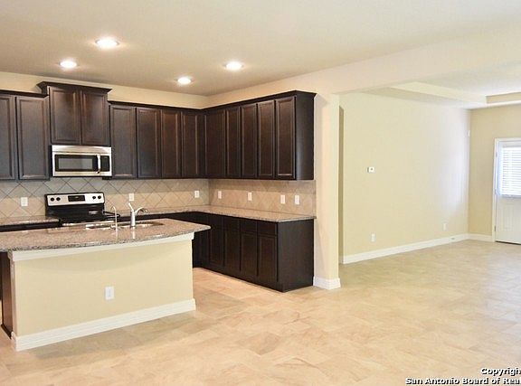 4th image of 10514 Rosewood Crk