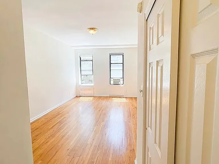 430 E 83rd St #2D — Photo 3