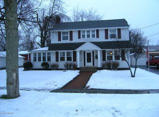 15 Michigan Ave, Hartford, MI 49057