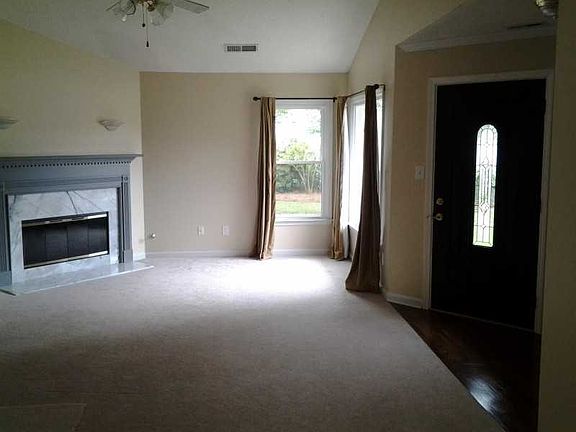 3rd image of 110 Woodstream Ct