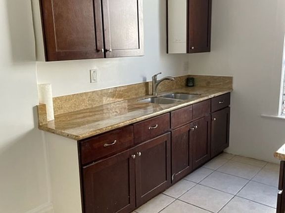 4th image of 601 Belmont Ave APT 2