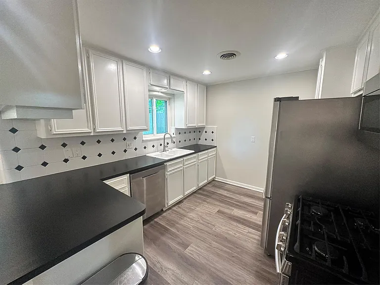 5515 Darnell St — Photo 25
