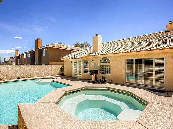 3rd image of 8244 Tivoli Cove Dr