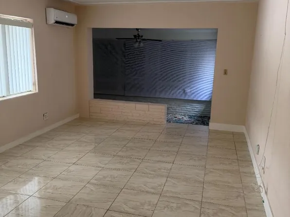 1 Esplanade Dr, Miami Springs, FL 33166