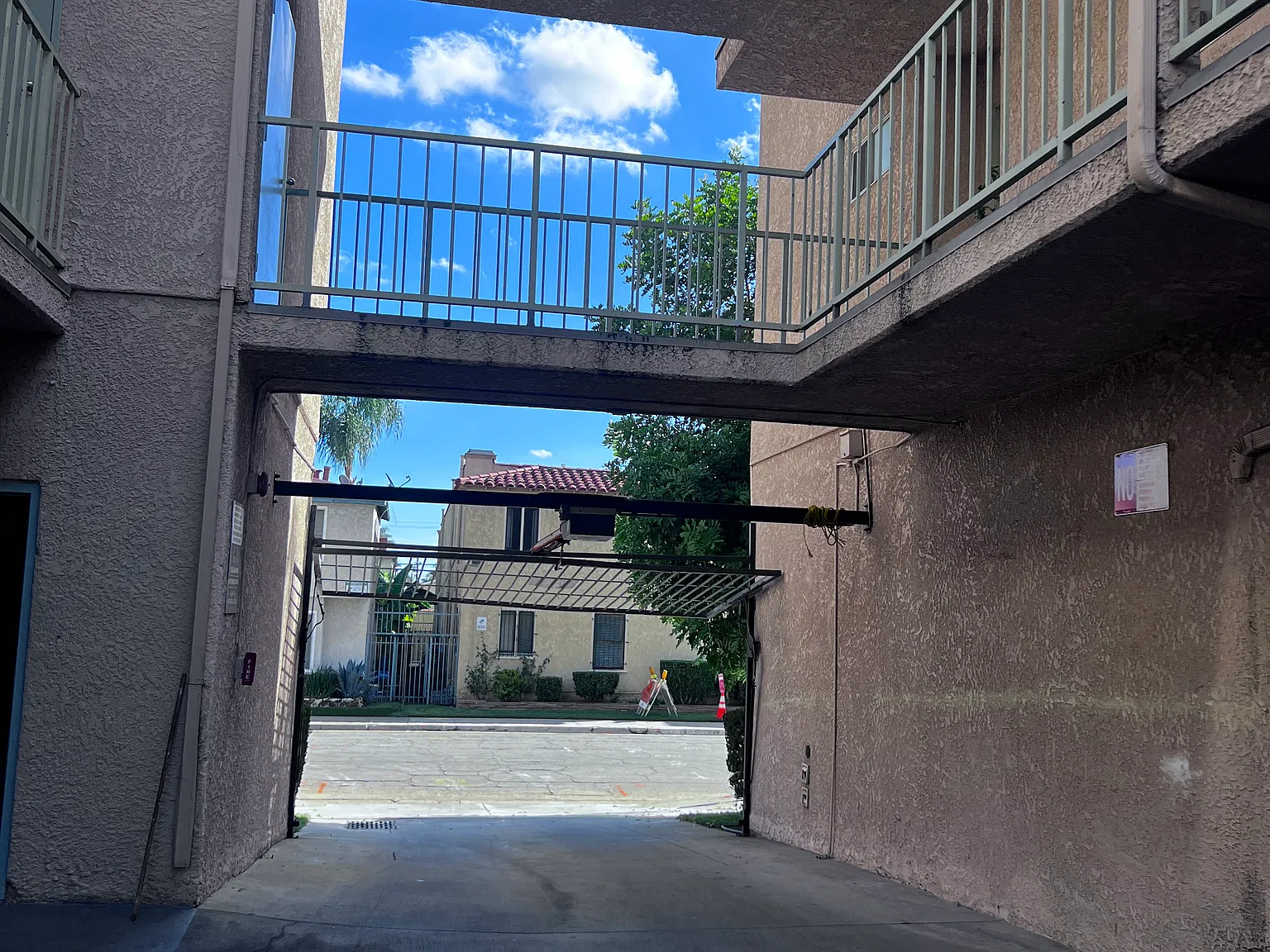 2 bed, 880 sqft, $1,950 — Photo 2