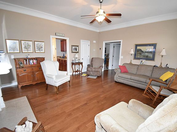 3rd image of 2359 Ellsworth Dr