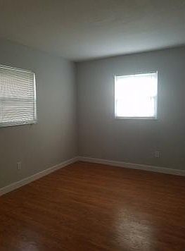 5th image of 406 Belmont St