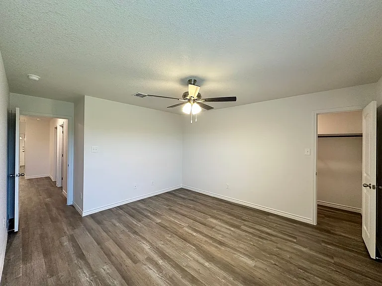 121 Dolphin Dr — Photo 24