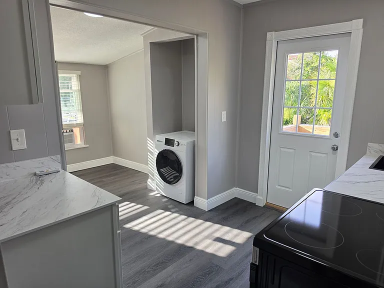 202 Luella Ct — Photo 30